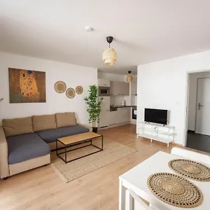 living-apartments-senefeldergasse.vienna-besthotels.com/