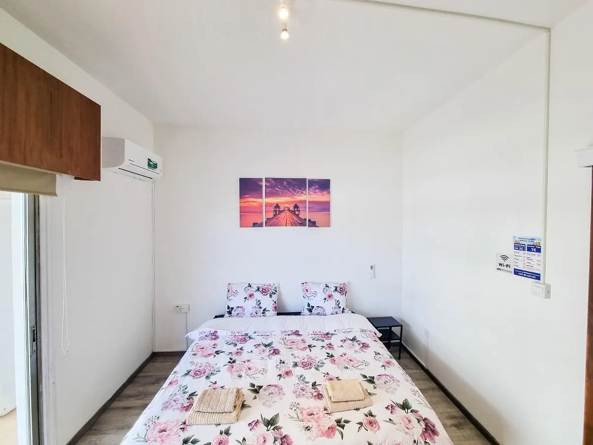 Citycenter Rooms Next To The Beach Larnaca Ubytování v soukromí