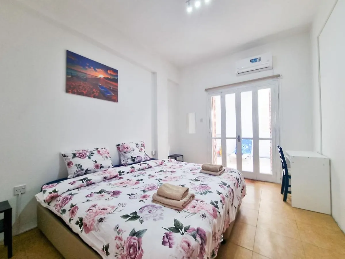 Citycenter Rooms Next To The Beach Lárnaka Homestay szállás